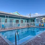 Madeira Beach Studio Walk To Johns Pass!