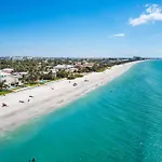 Open - Beachfront Luxury/Spacious/Free Amenities/Walk Everywhere