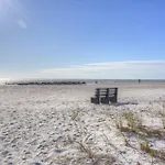 805 - Friendly Native Beach Resort