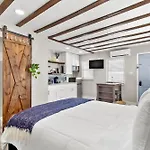 Sala 2 - St Pete Beach Gem!