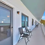 2 Bed 2 Bath Apartment In Tampa Bay