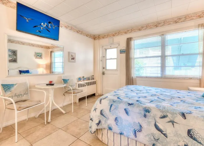 Tropic Terrace #16 - Beachfront Rental Apts