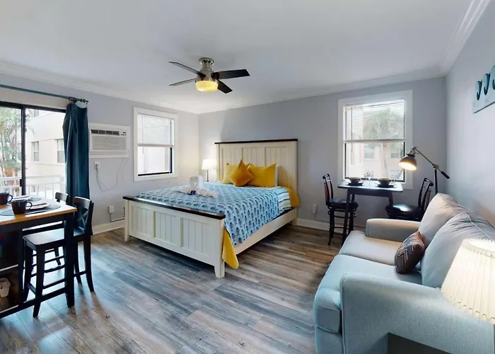 805 - Friendly Native Beach Resort