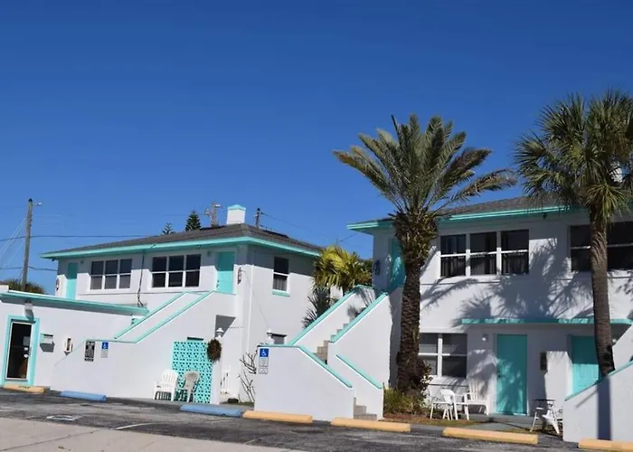 Private One-Bedroom 8 -Directly Across From Beach