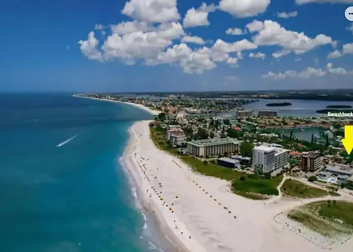 Renovate Large Studio 21-Directly Across Beach