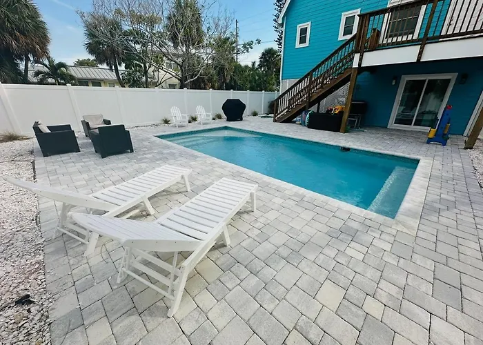 Pass-A-Grille St Pete Beach 3-2 Wifi Parking