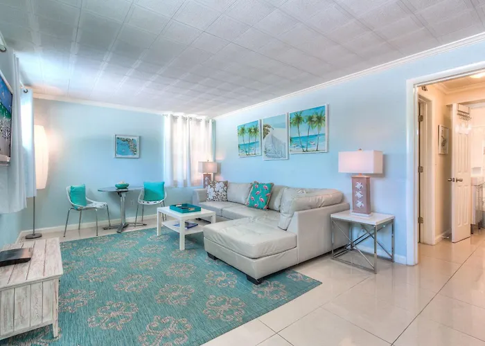 Tropic Terrace Suite #40 - Beachfront Resort