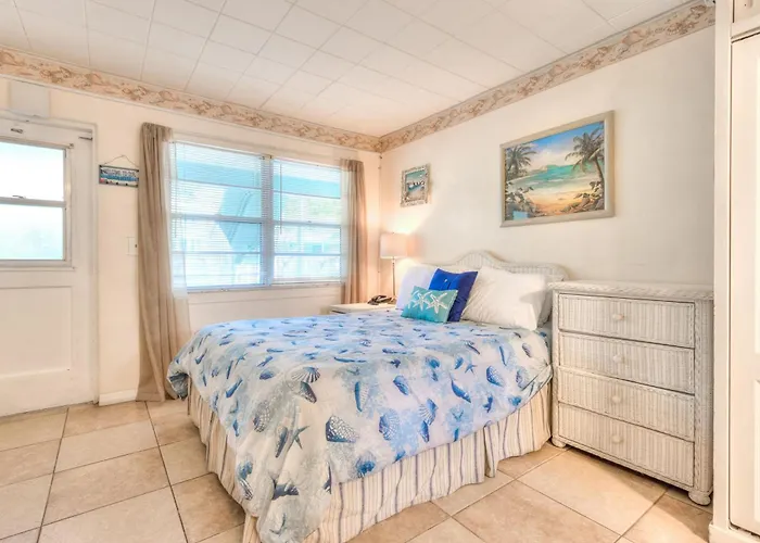 Tropic Terrace Suite #16 - Beachfront Resort
