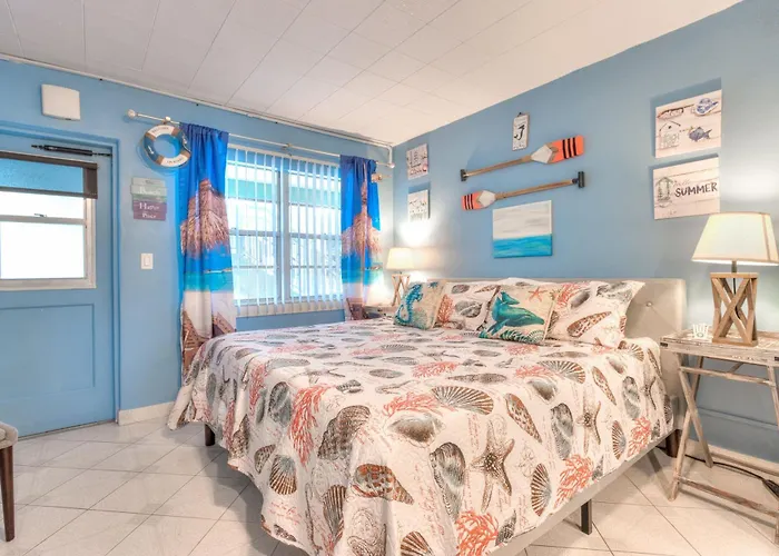 Tropic Terrace Suite #11 - Beachfront Resort