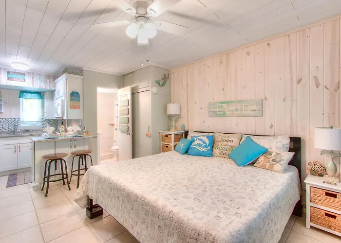 Tropic Terrace Suite #12 - Beachfront Resort