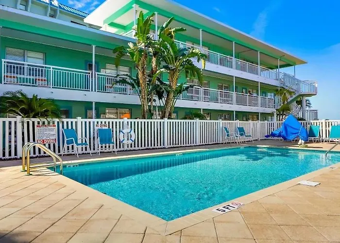 Tropic Terrace Suite #10 - Beachfront Resort