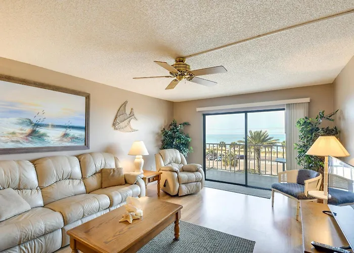 Coastal Condo With Balcony Walk To Madeira Beach!