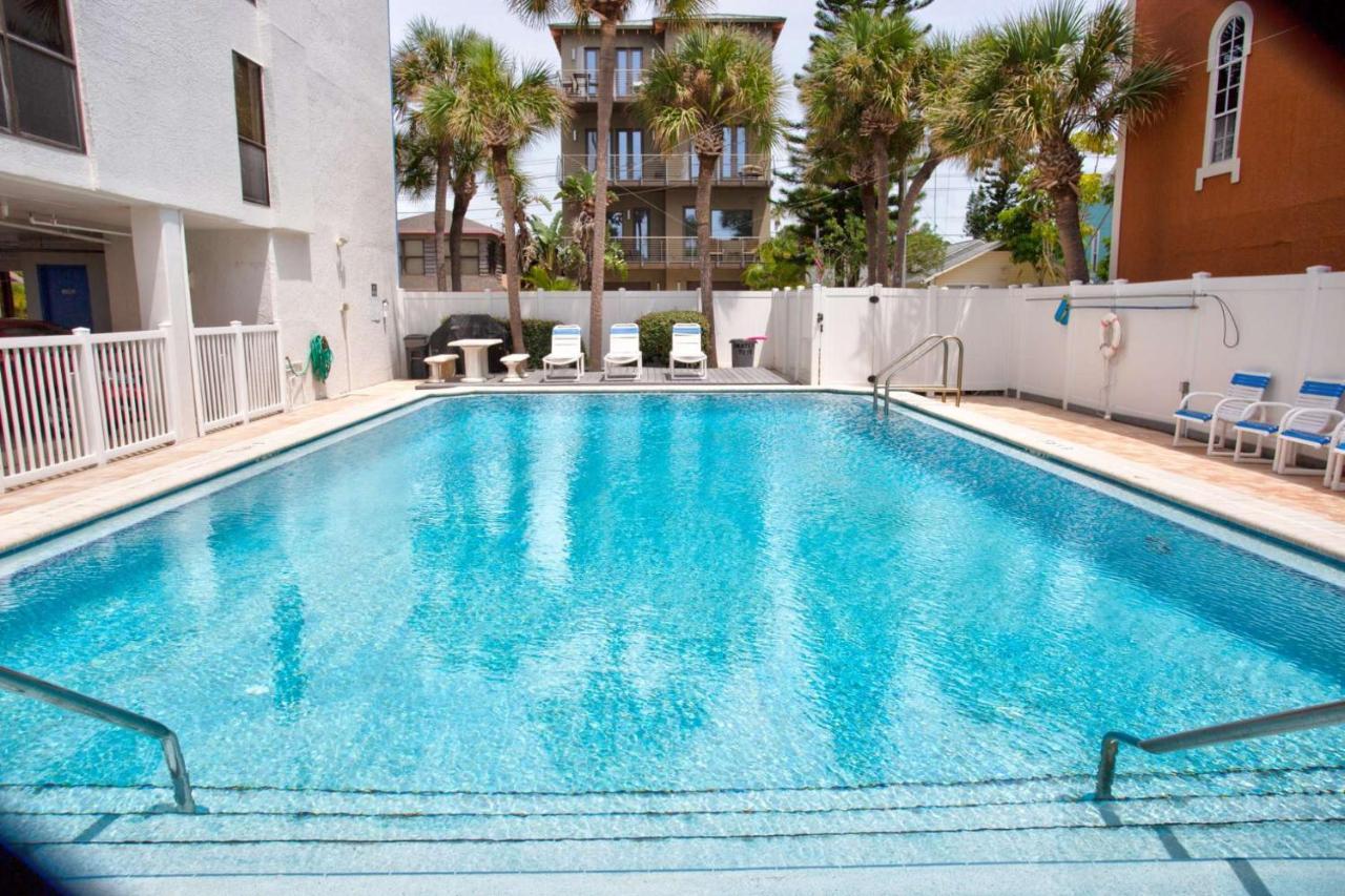 405 - * St. Pete Beach