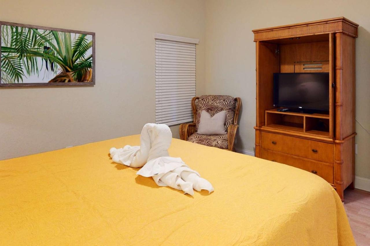 409 - Palms Of Treasure Island Holiday home