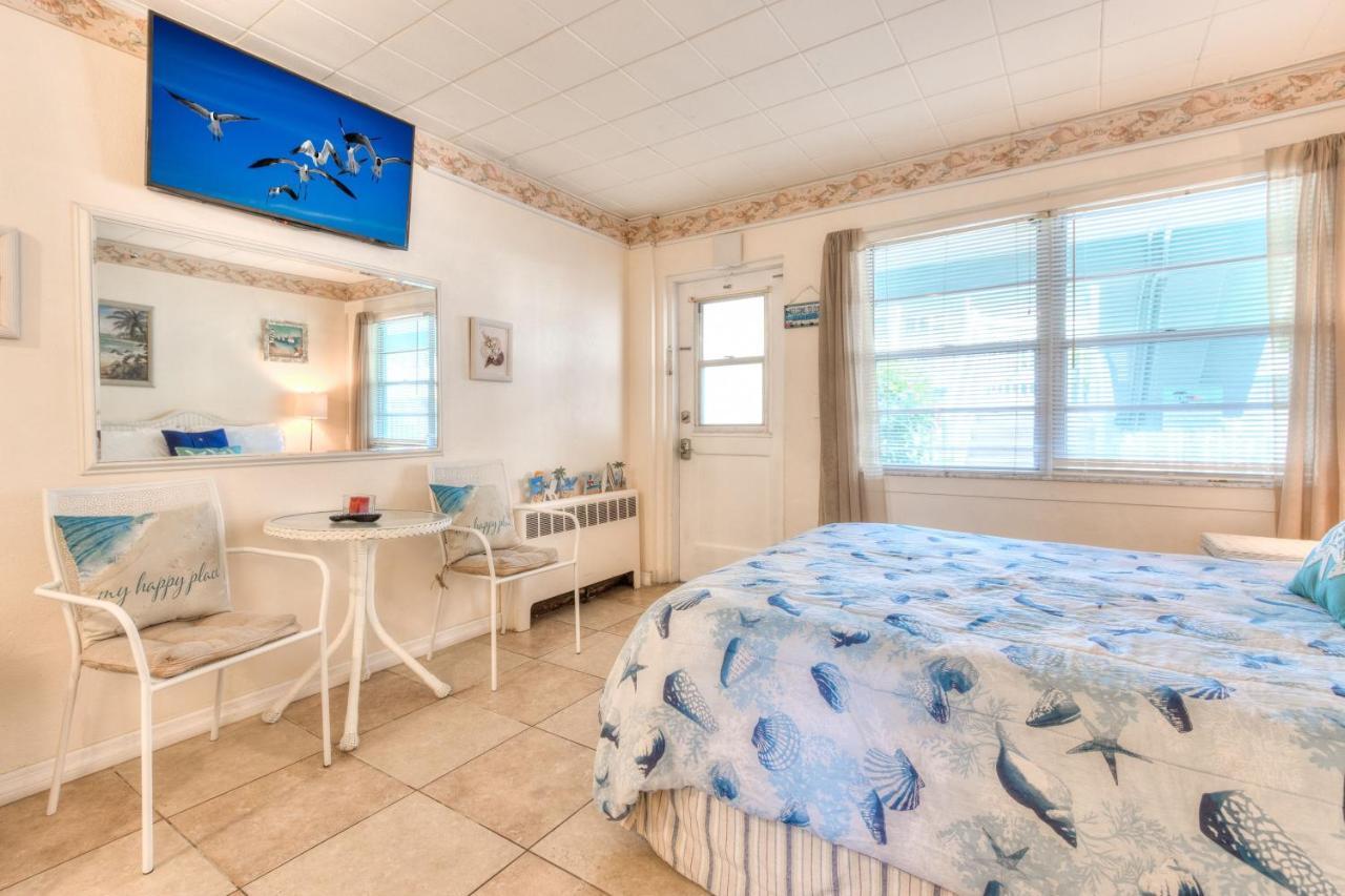 Tropic Terrace #16 - Beachfront Apts *