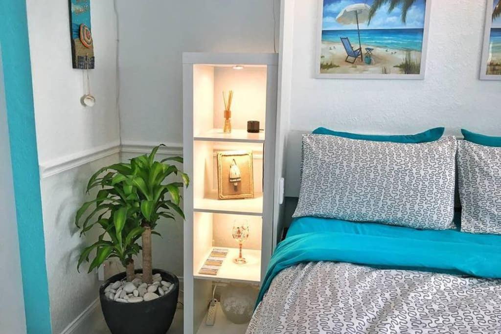 Beach In Gated Complex, Heated Courtyard Pool, Ocean Only 1 Block Away!