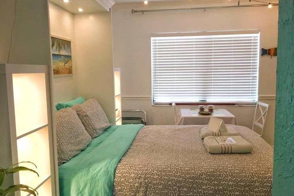 Beach In Gated Complex, Heated Courtyard Pool, Ocean Only 1 Block Away! * St. Pete Beach