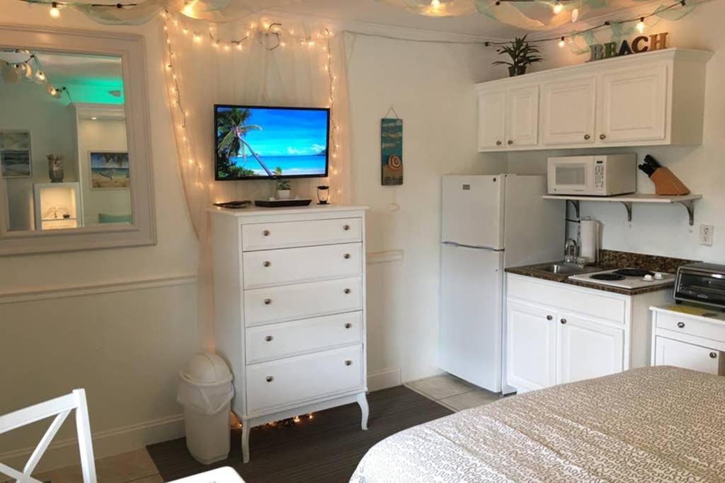 Apartment Beach In Gated Complex, Heated Courtyard Pool, Ocean Only 1 Block Away!
