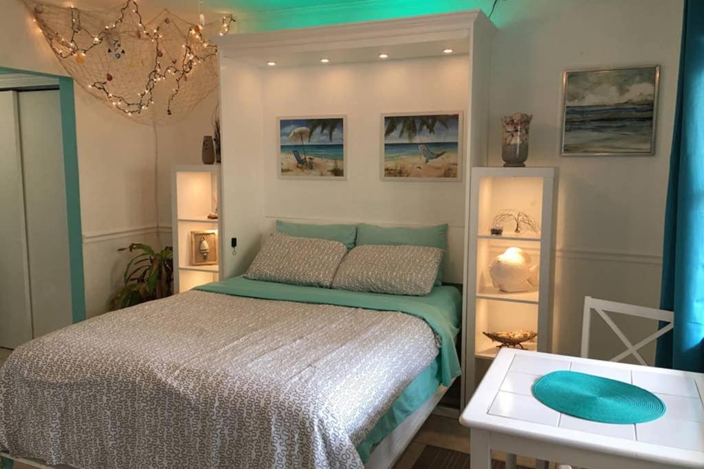 Beach In Gated Complex, Heated Courtyard Pool, Ocean Only 1 Block Away! Apartment