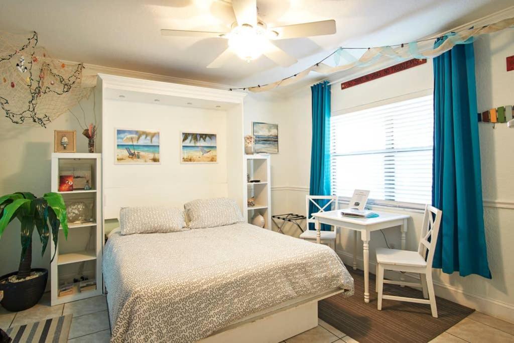 Beach In Gated Complex, Heated Courtyard Pool, Ocean Only 1 Block Away!