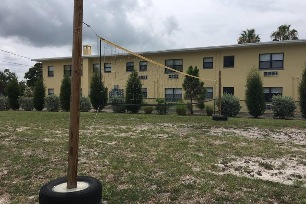 Apartment Beach In Gated Complex, Heated Courtyard Pool, Ocean Only 1 Block Away! St. Pete Beach