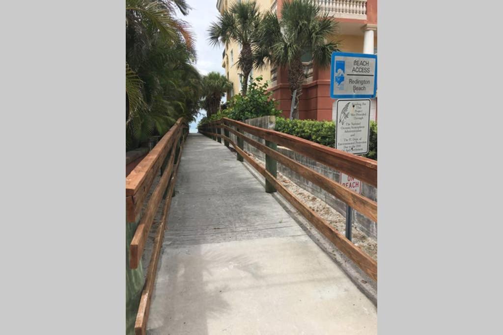 Beach In Gated Complex, Heated Courtyard Pool, Ocean Only 1 Block Away! Apartment *