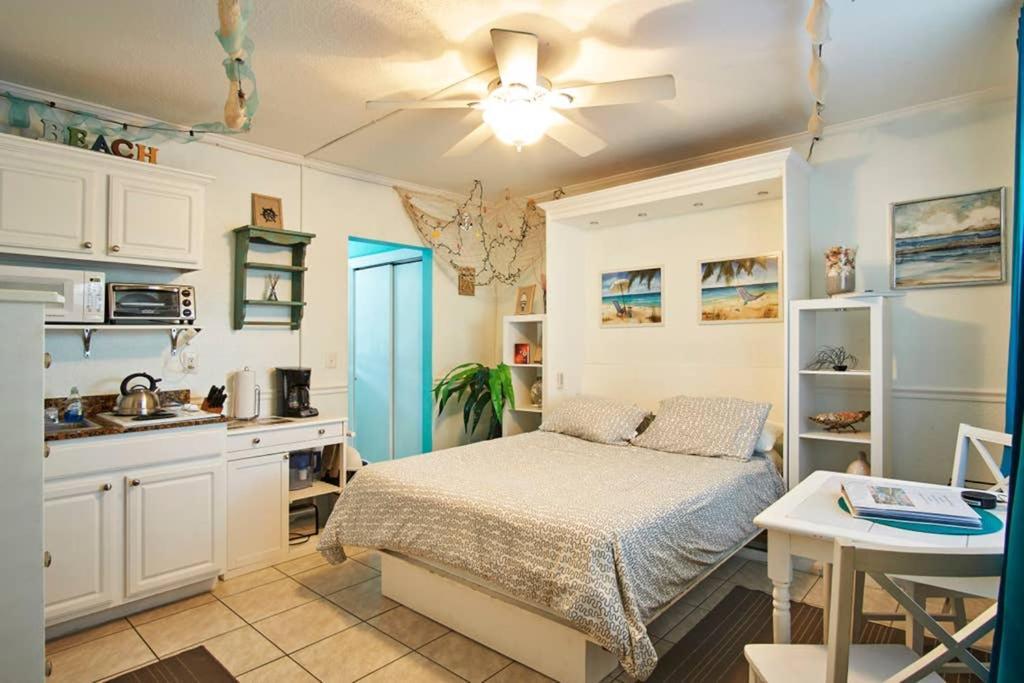 Beach In Gated Complex, Heated Courtyard Pool, Ocean Only 1 Block Away! *