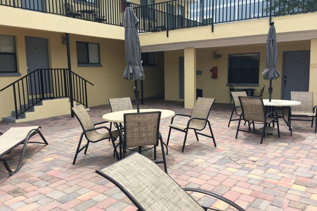 Apartment Beach In Gated Complex, Heated Courtyard Pool, Ocean Only 1 Block Away!