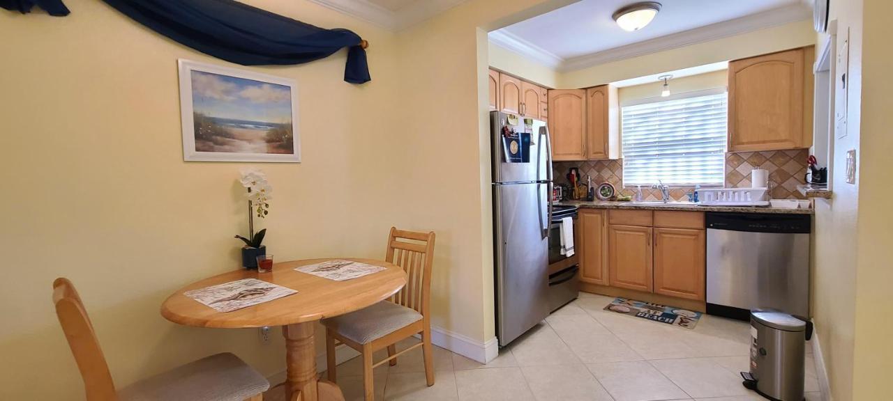 Beach Vacation Get-away Apartment St. Pete Beach
