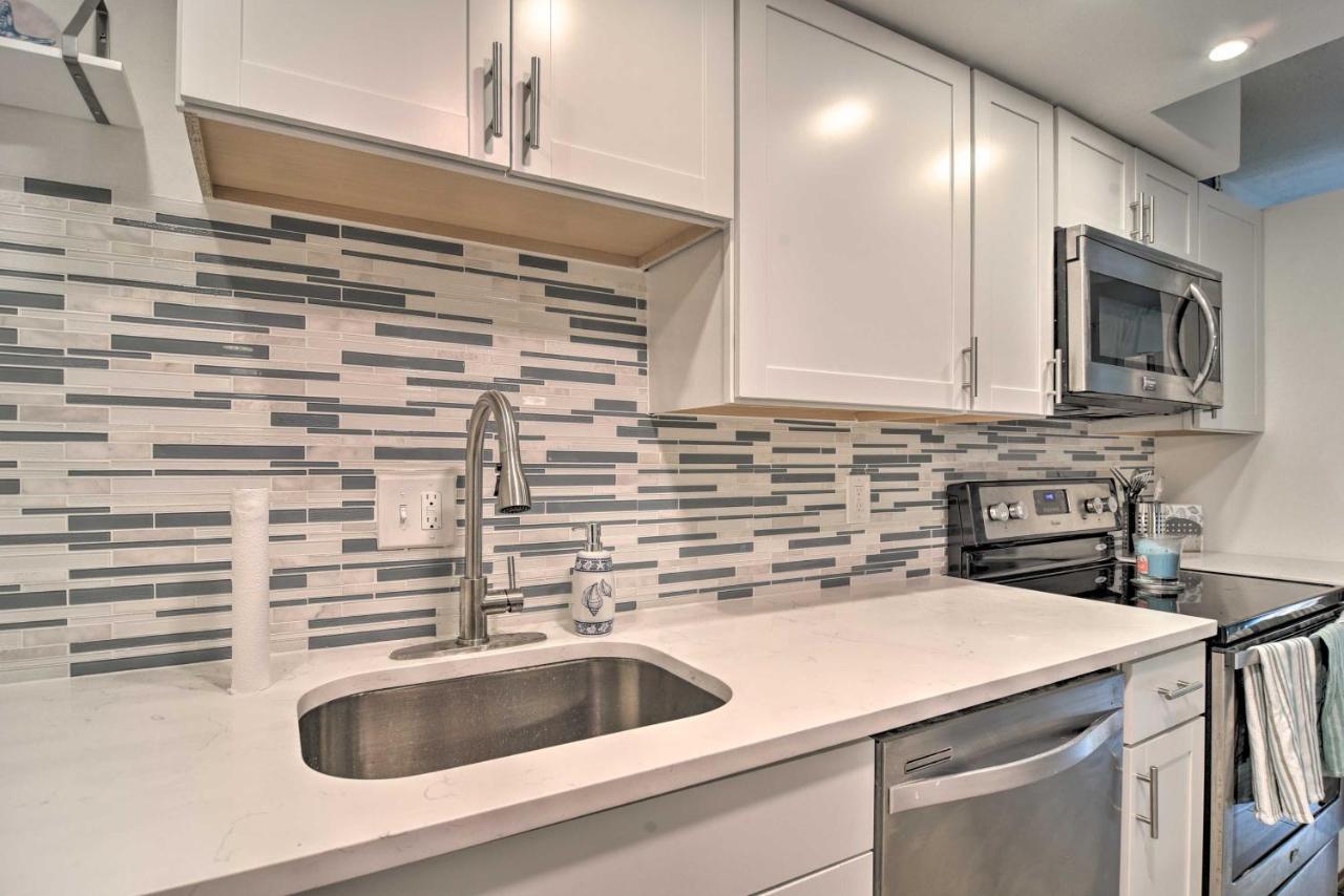Modern Escape With Pool Access - Half Mile To Beach! St. Pete Beach