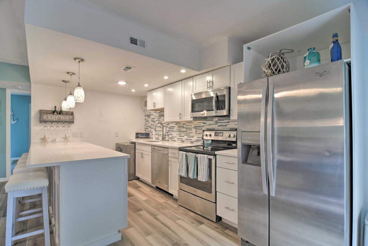 Modern Escape With Pool Access - Half Mile To Beach! Apartment *