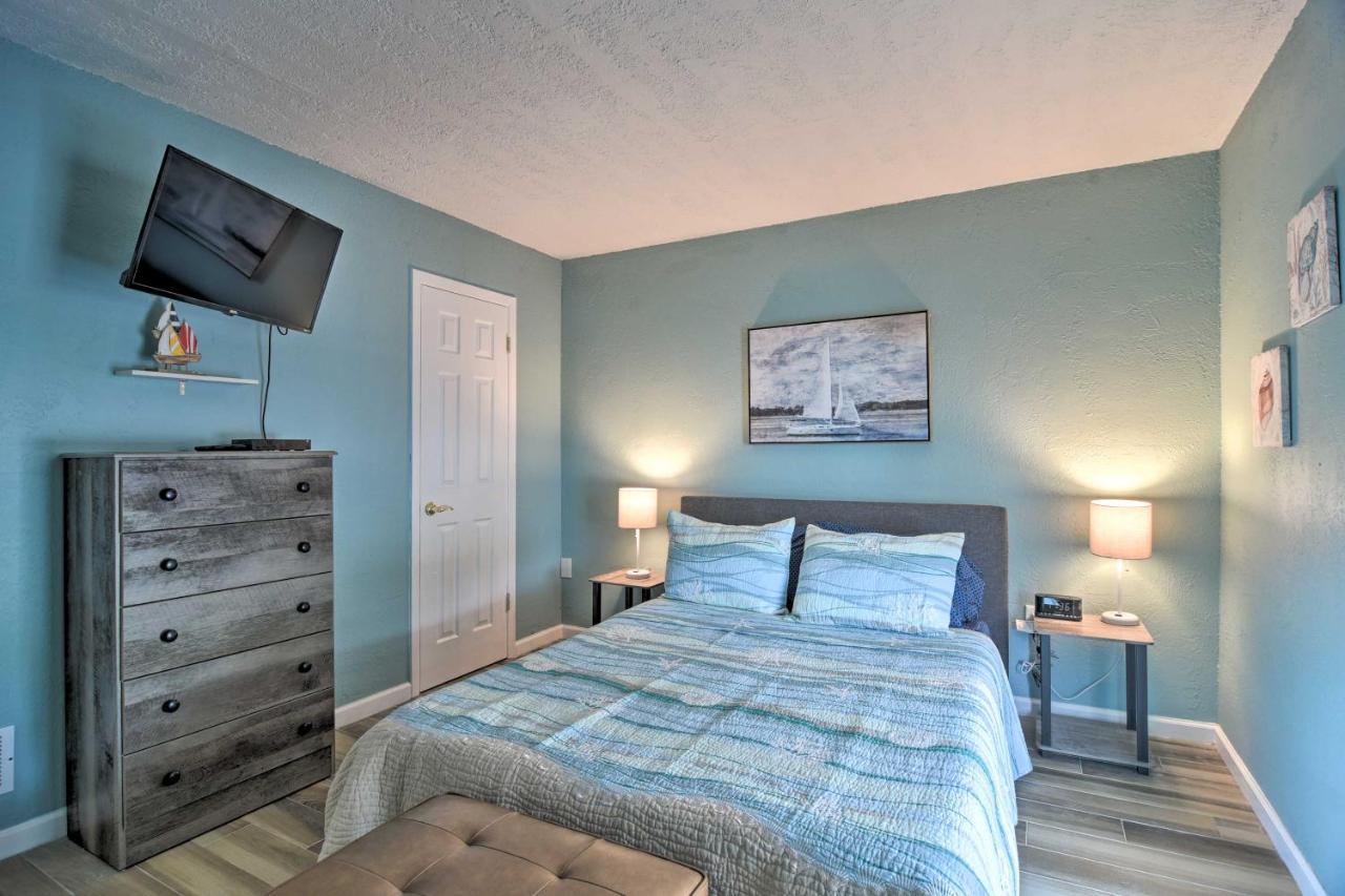 Apartment Modern Escape With Pool Access - Half Mile To Beach! St. Pete Beach
