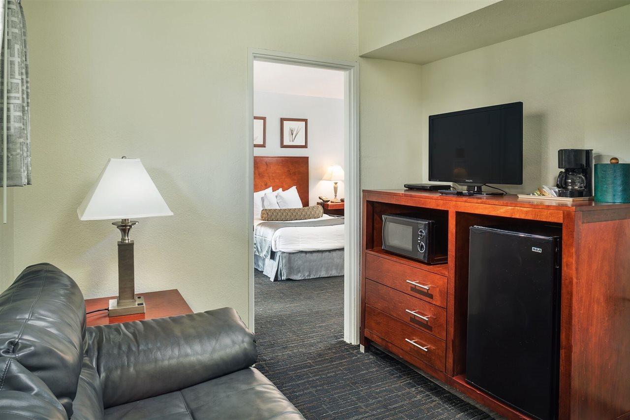 Resort The Beachcomber St. Pete &