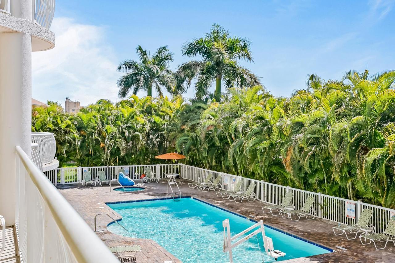 Crystal Palms 307