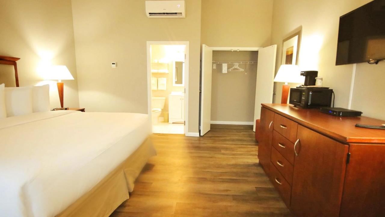 John's Pass - Fully Remote Check In Hotel St. Pete Beach