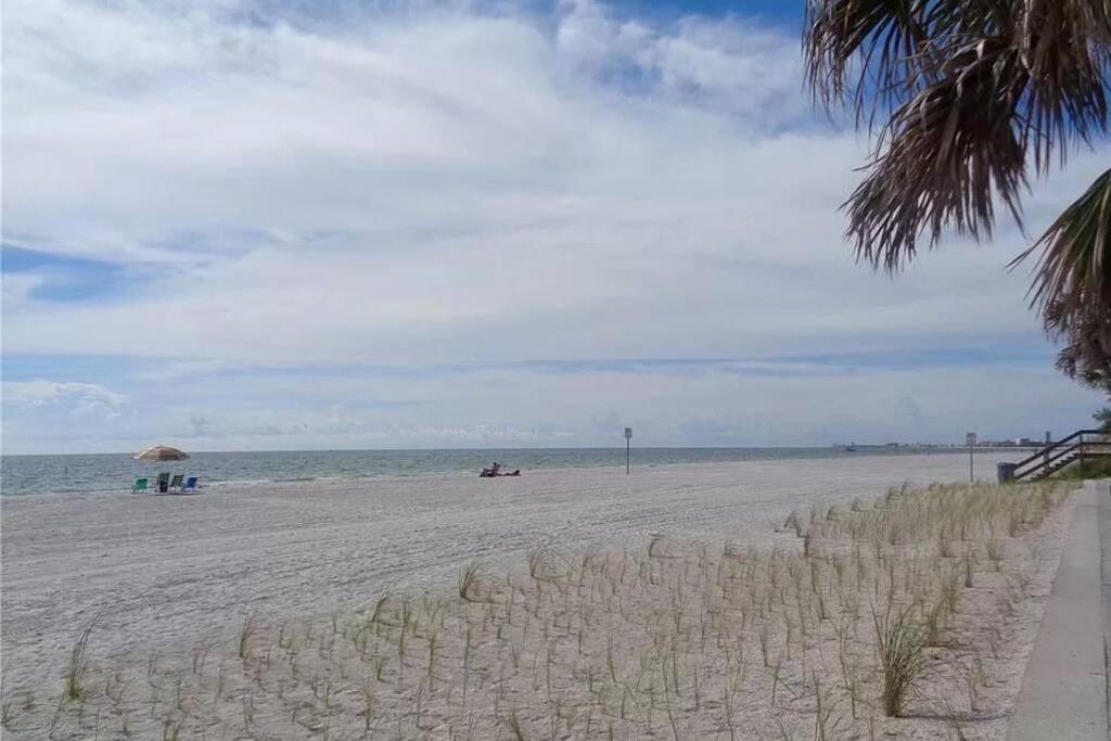 Treasure Island 1br With Gulf View St. Pete Beach