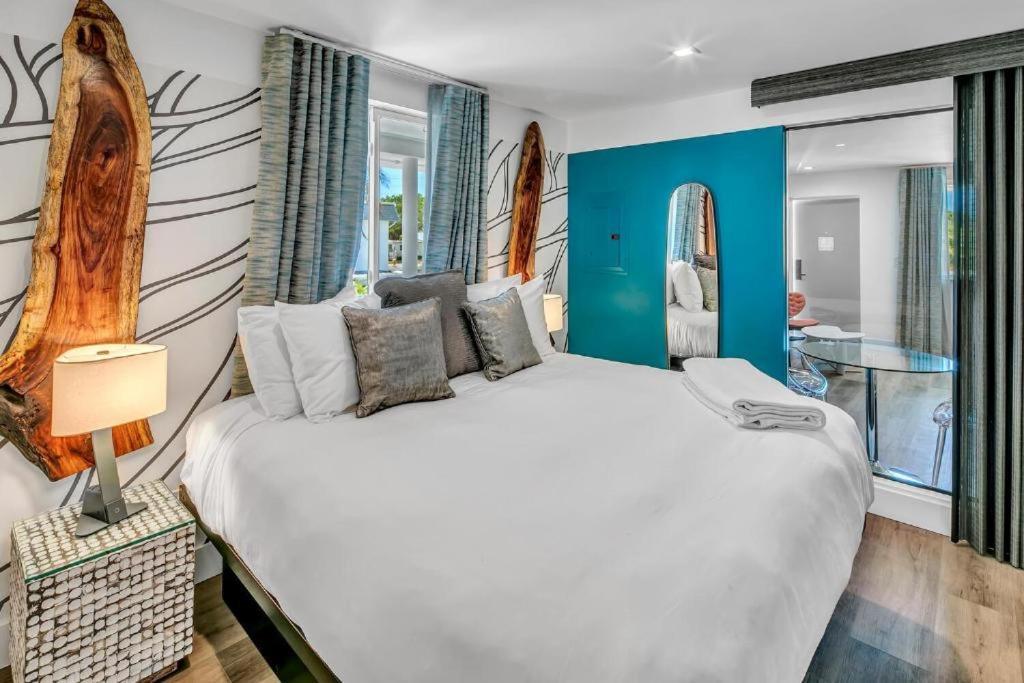 Hotel The Saint St. Pete Beach