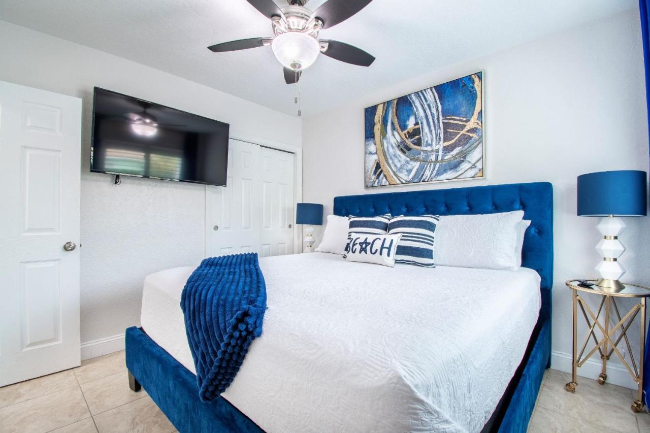 Luxury At Madeira Beach Dock One Block From Johns Pass Village *