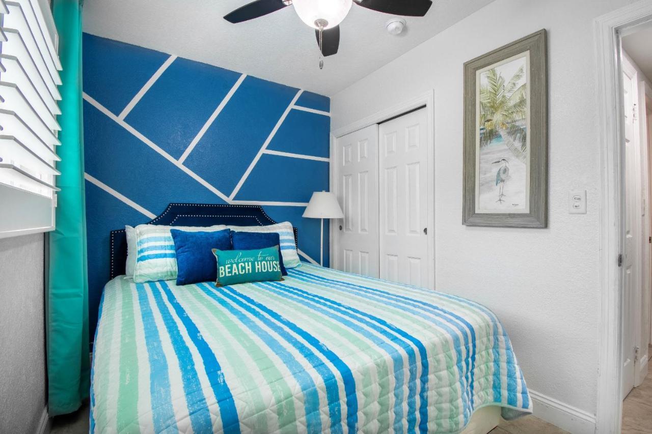 Luxury At Madeira Beach Dock One Block From Johns Pass Village Holiday home *