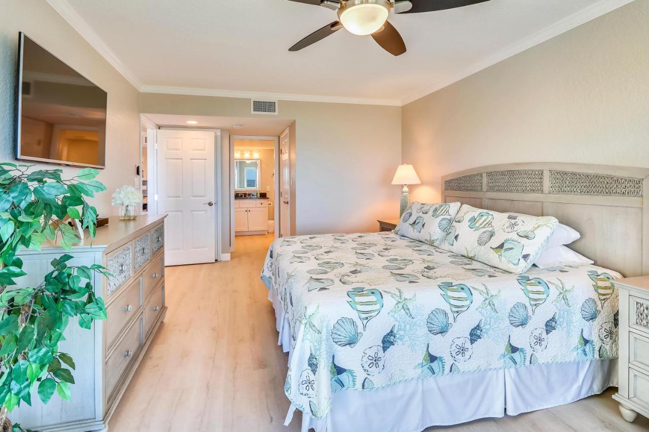 Land's End 6-302 Front - Premier Holiday home *