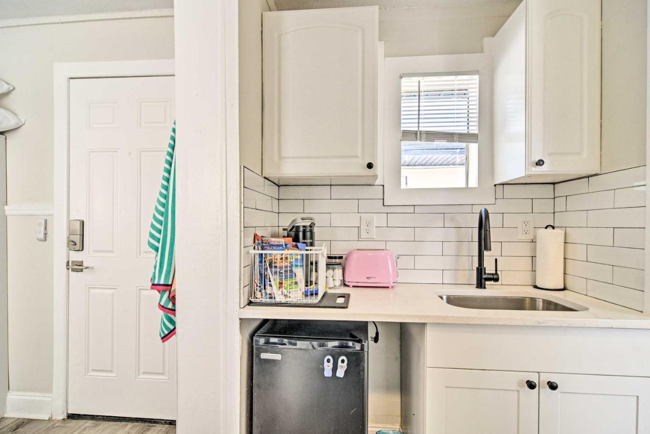 2 Conjoined Units - Steps From Madeira Beach! Apartment