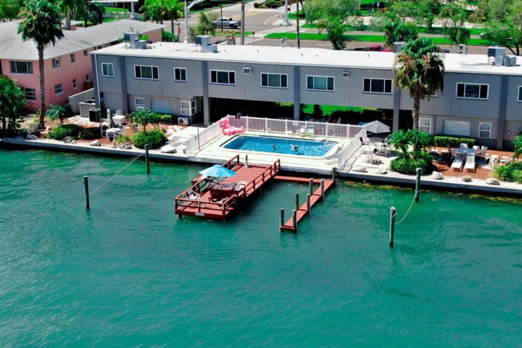102-tiny Treasure-waterfront With Heated Pool * St. Pete Beach