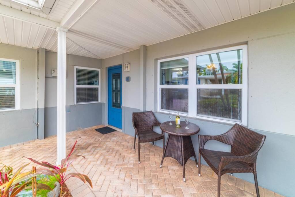 Apartment 102-tiny Treasure-waterfront With Heated Pool *
