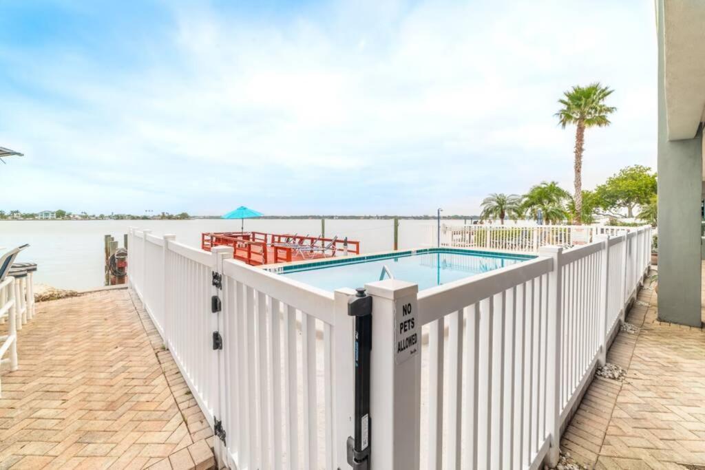 Apartment 102-tiny Treasure-waterfront With Heated Pool St. Pete Beach