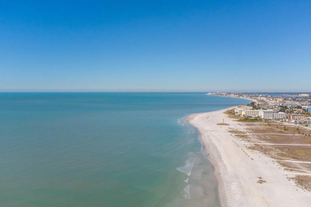 102-tiny Treasure-waterfront With Heated Pool Apartment *
