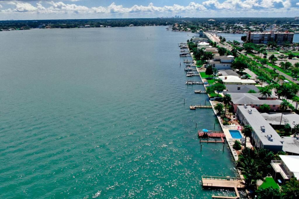 102-tiny Treasure-waterfront With Heated Pool *