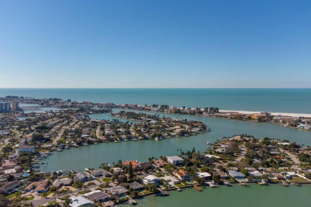 Apartment 102-tiny Treasure-waterfront With Heated Pool St. Pete Beach