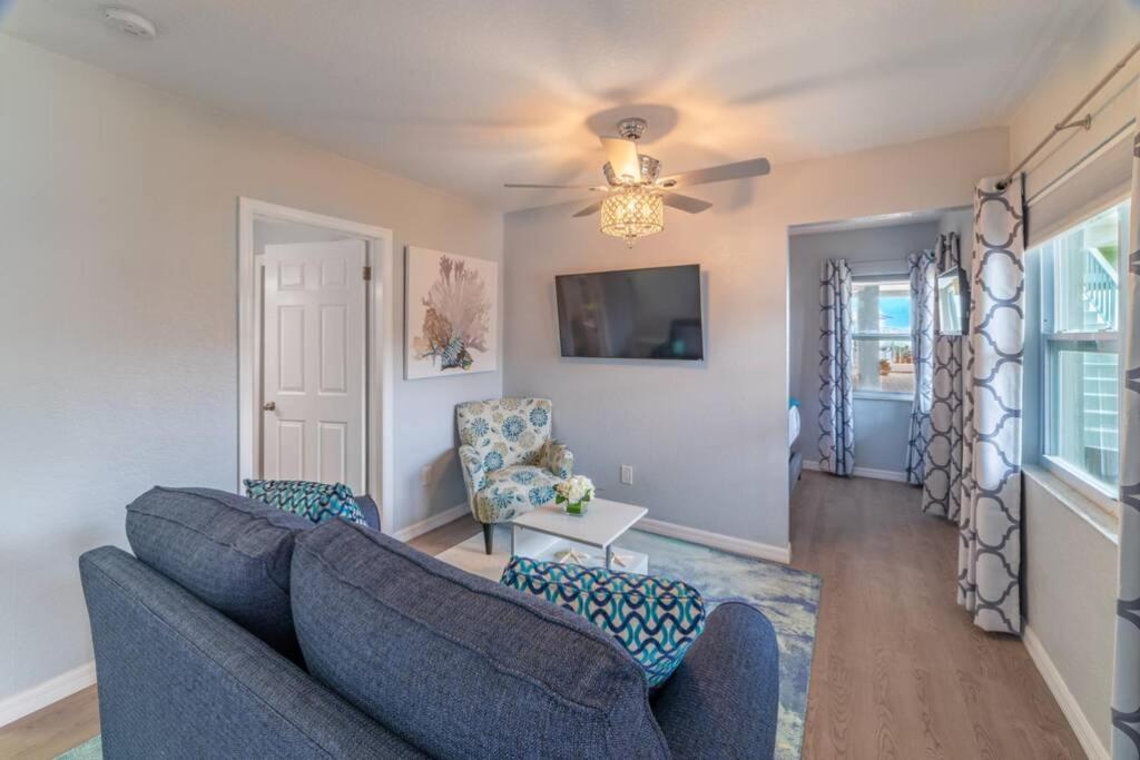 102-tiny Treasure-waterfront With Heated Pool * St. Pete Beach