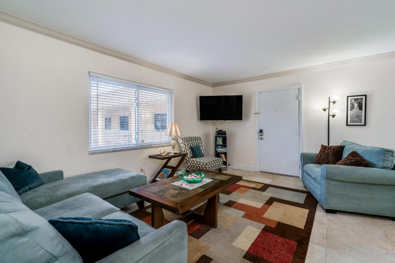 Apartment Parkside 15, 2 Bedrooms, Walk To Beach, Pool Access, Sleeps 6 *