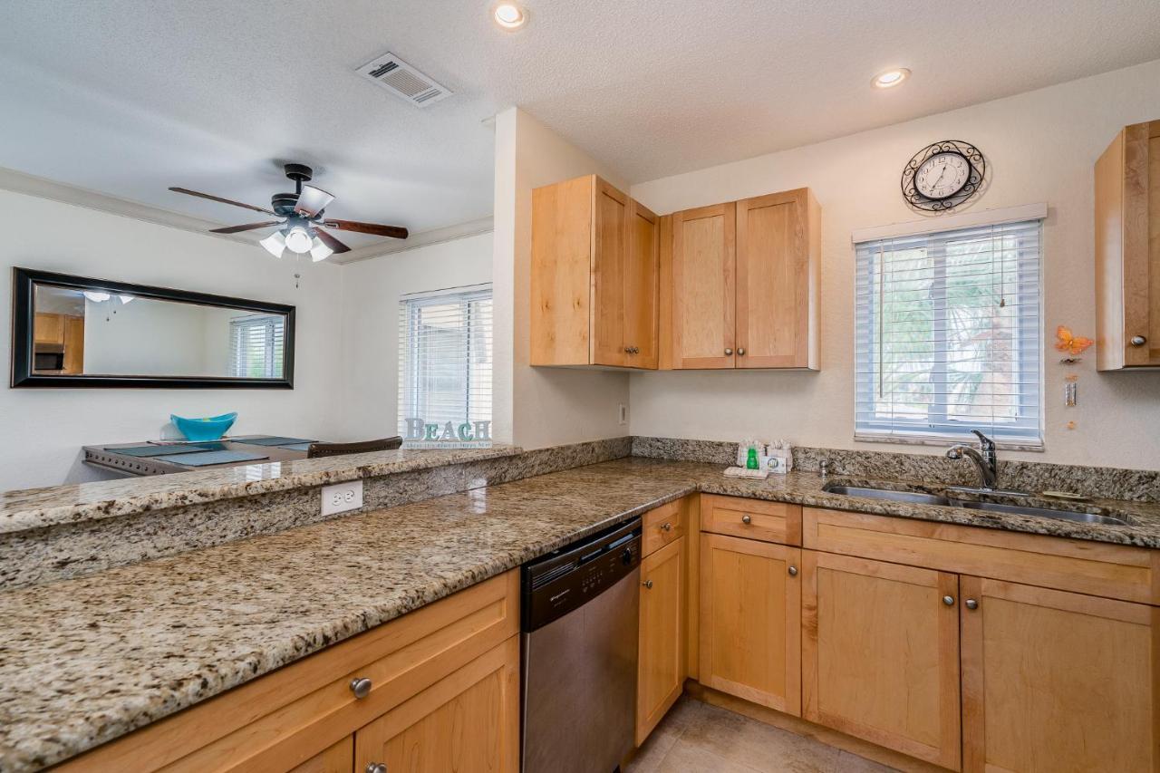 Apartment Parkside 15, 2 Bedrooms, Walk To Beach, Pool Access, Sleeps 6 *